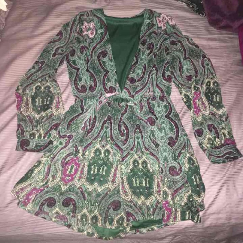 Patterned romper with plunging v