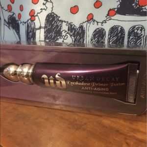 Urban Decay eyeshadow primer potion - anti-aging