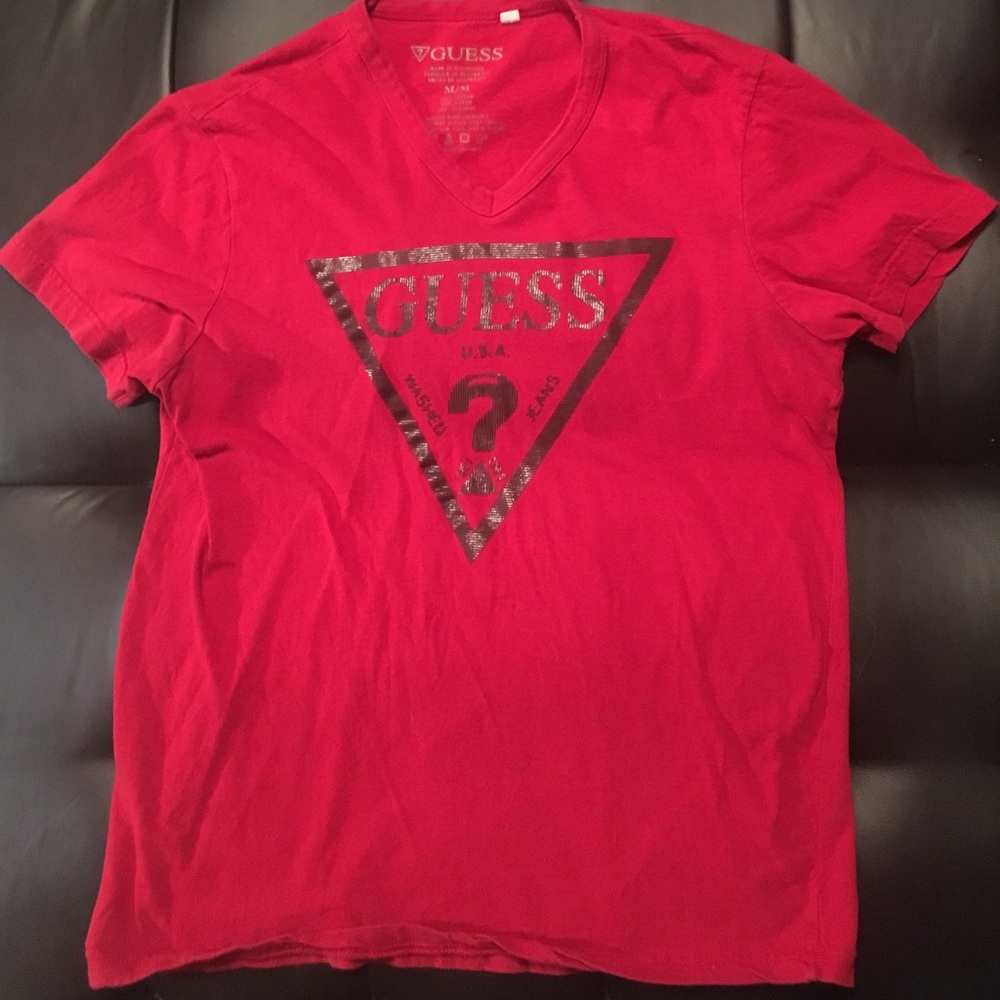 Guess v neck tee