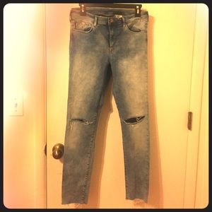 ❤️H&M Distressed Shaping Denim Sz 32 Waist!