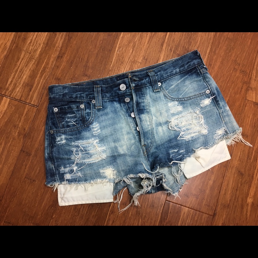 Distressed Levi's 501 denim shorts Medium