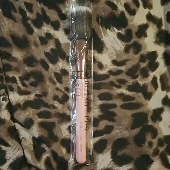 Luxie blush brush 514 - Picture 1 of 3
