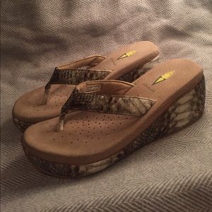 SALE 🆕Volatile Snakeskin wedge flip-flops (NWOT)
