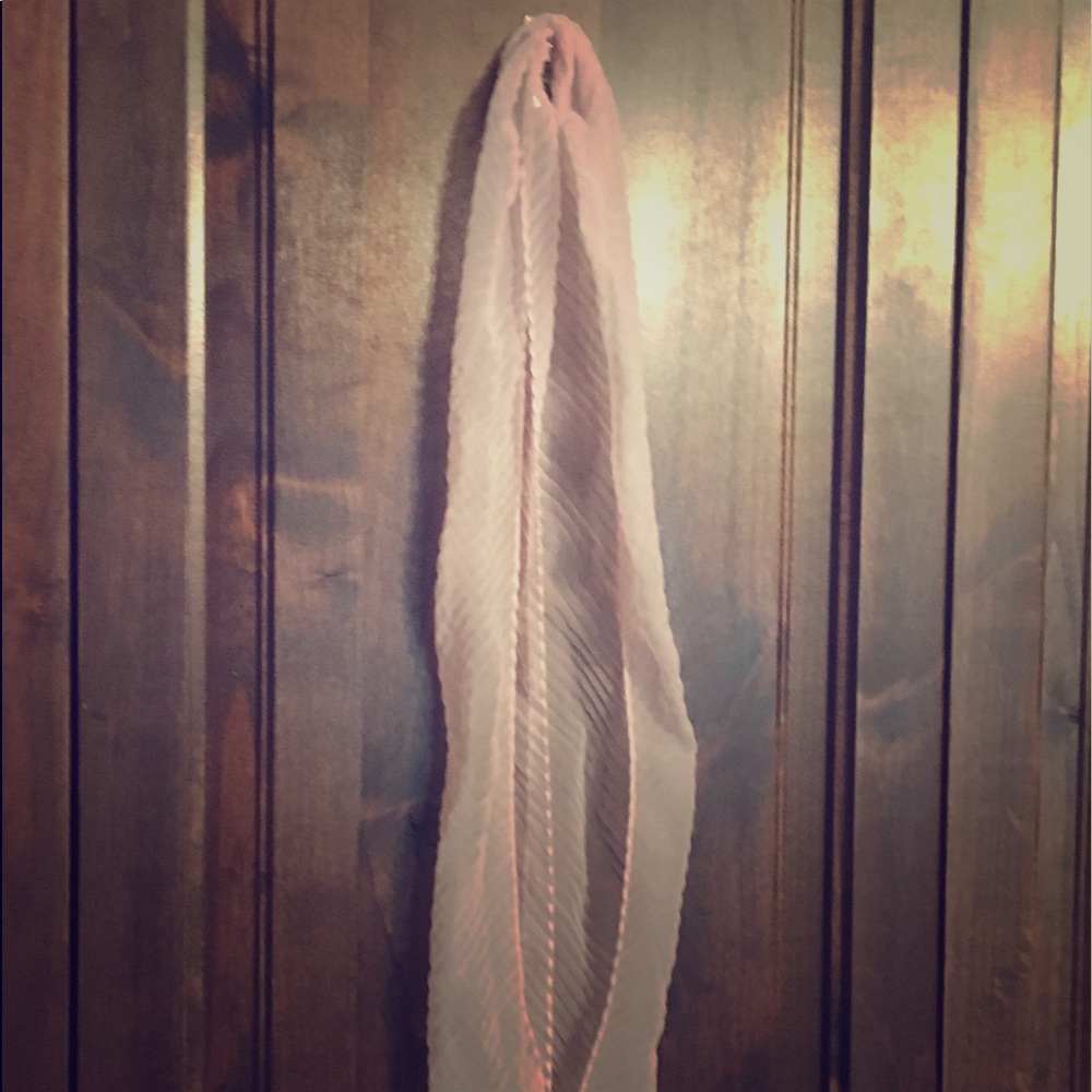 Sheer pink ascot