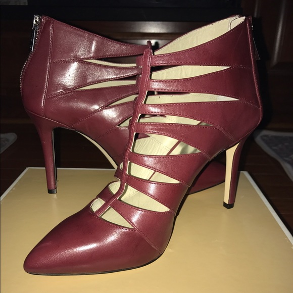 NWB Michael Kors Mavis Back Zip Heels Claret Red - Picture 3 of 6