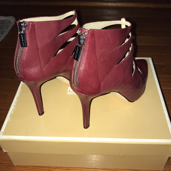 NWB Michael Kors Mavis Back Zip Heels Claret Red - Picture 4 of 6