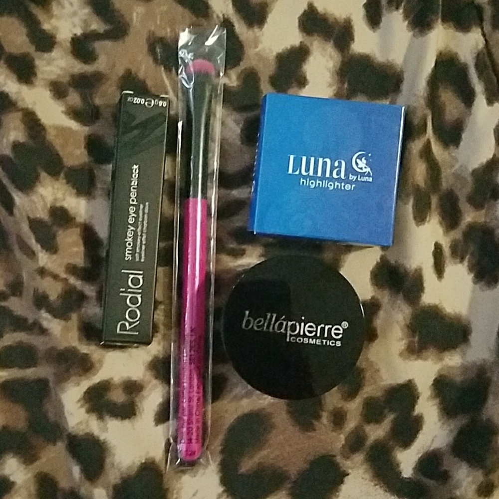 Makeup bundle