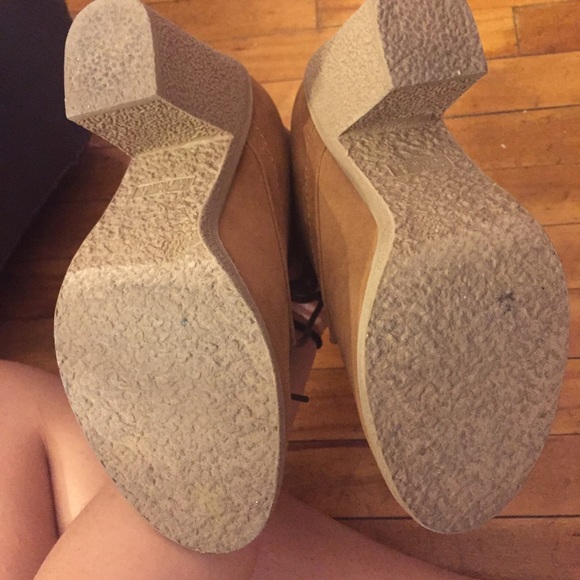 Camel/Chestnut Booties - Picture 4 of 6