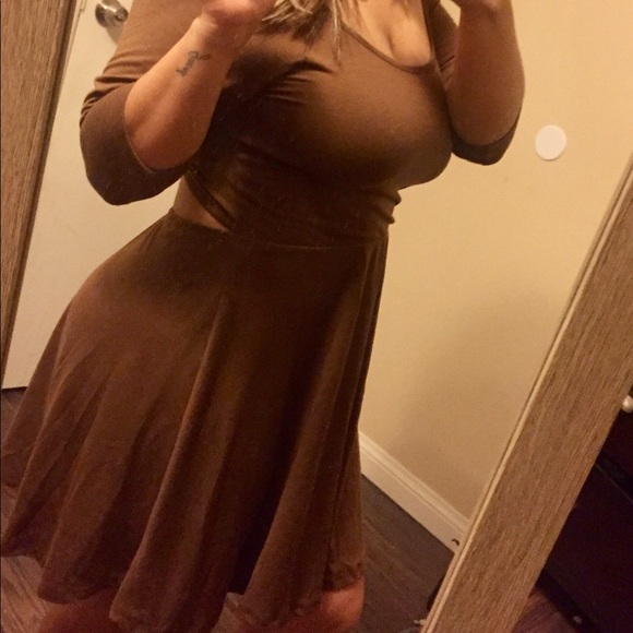 Cute brown long sleeve dress. - Picture 1 of 2