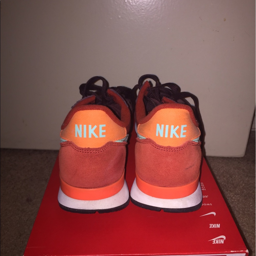 Nike tennis shoes