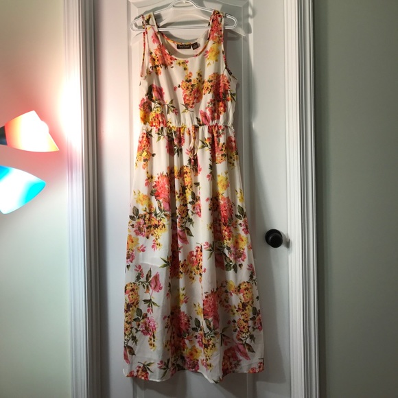 Speed Control Floral Maxi Dress - Picture 2 of 3