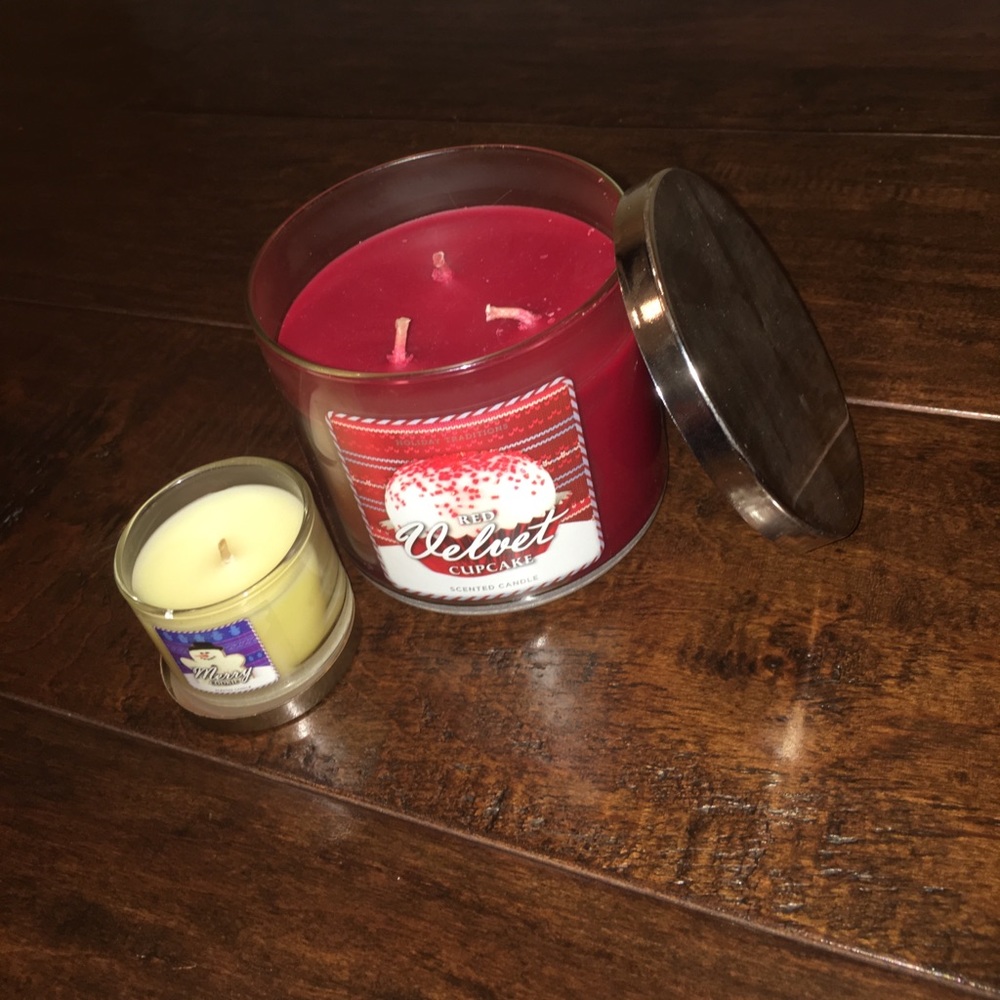 Bath & body works 3-Wick Red Velvet Cupcake Candle