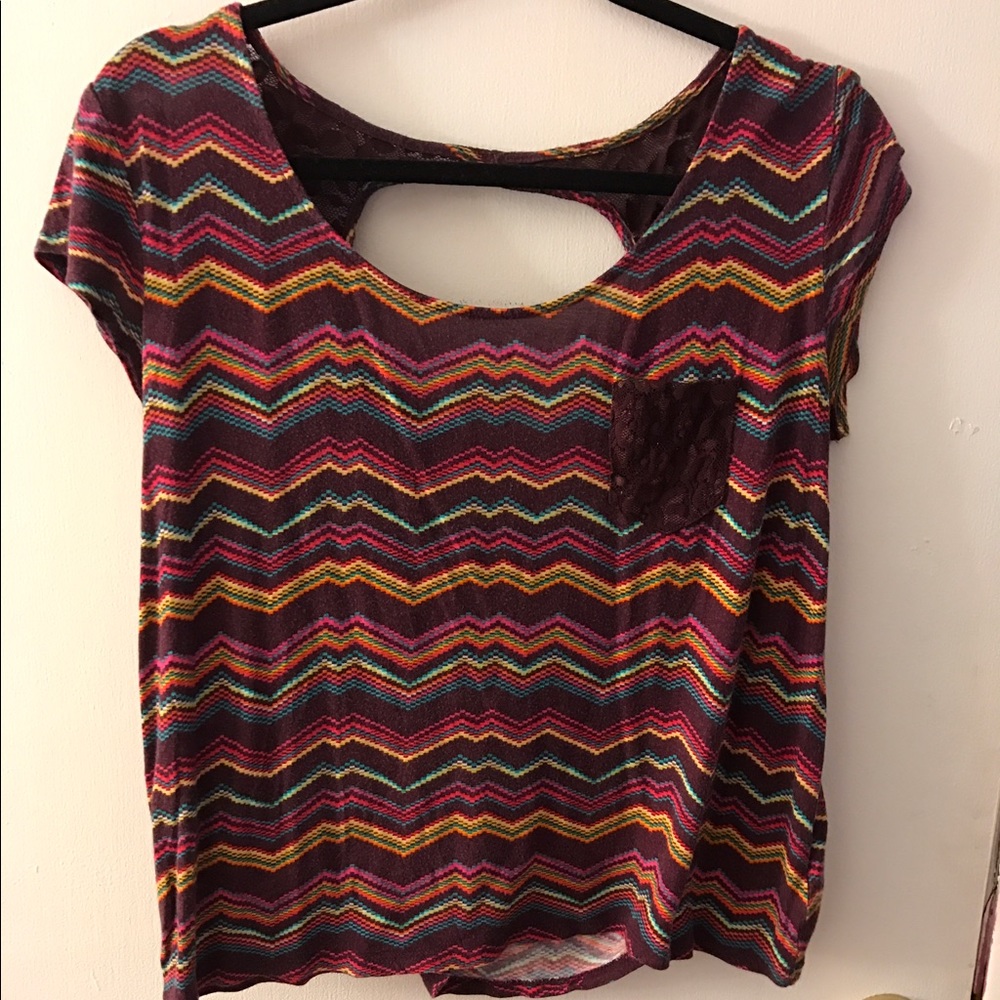 Patterned tshirt with partially open back