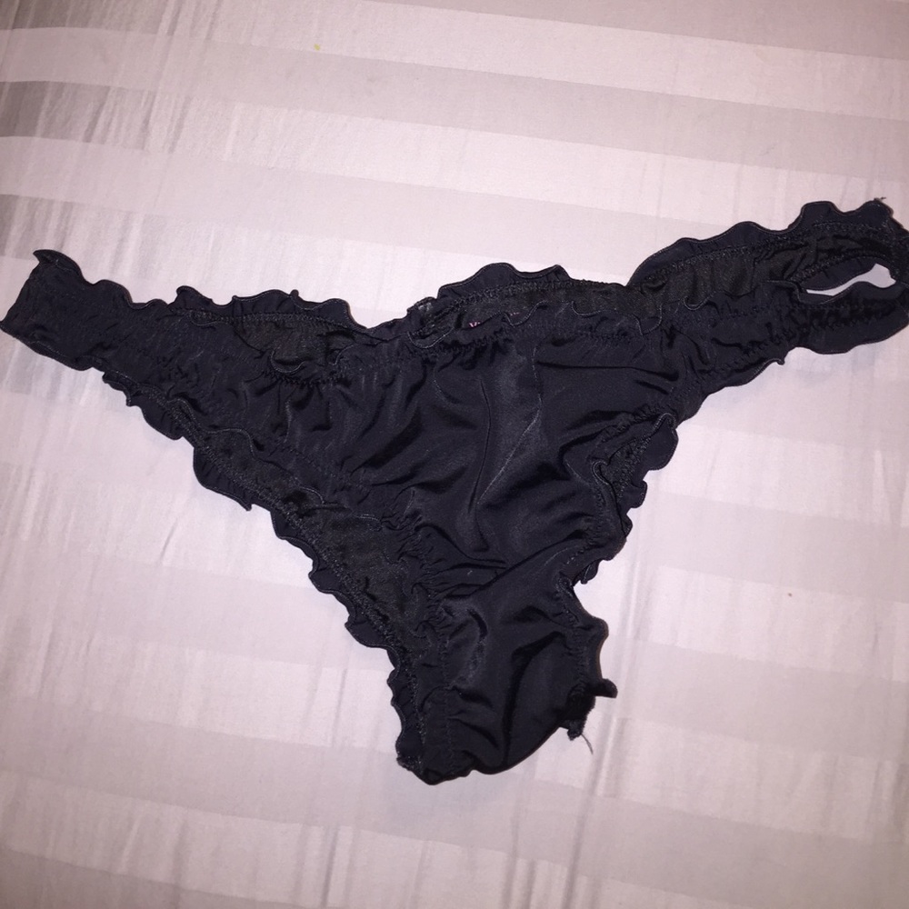 Itsy ruffled VS bikini bottoms