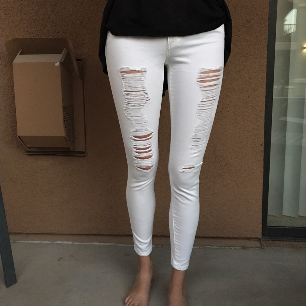 Joe's size 26 white ripped skinny jeans