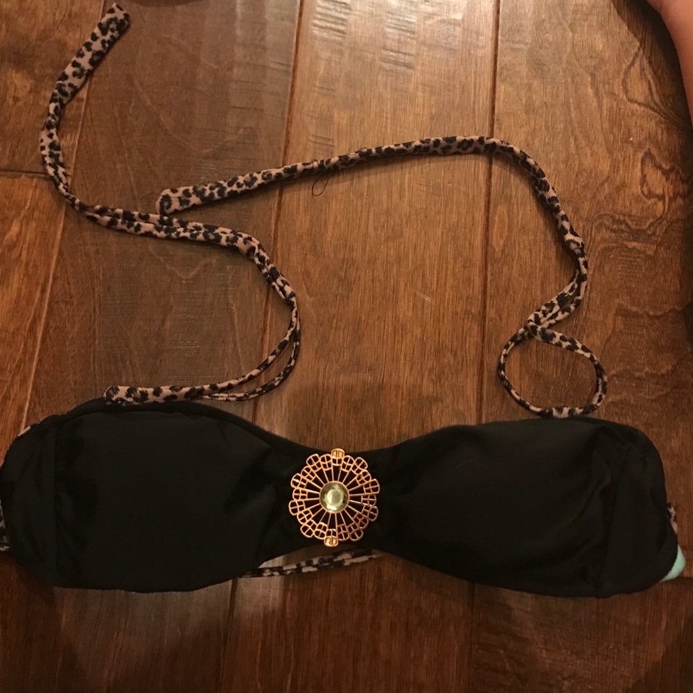 Black bikini top with cheetah