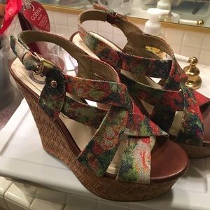 Guess wedges