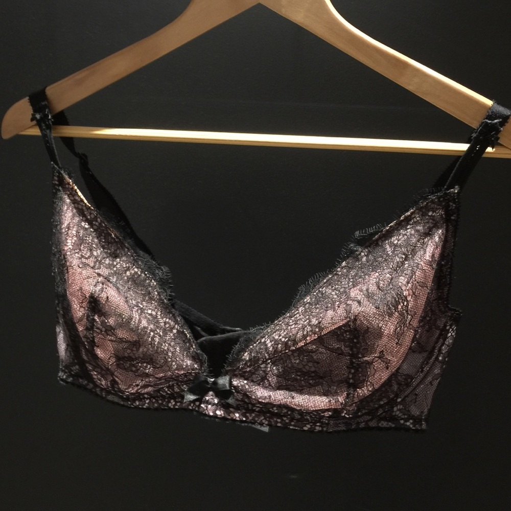36DD  Victoria's secret Bra Like new