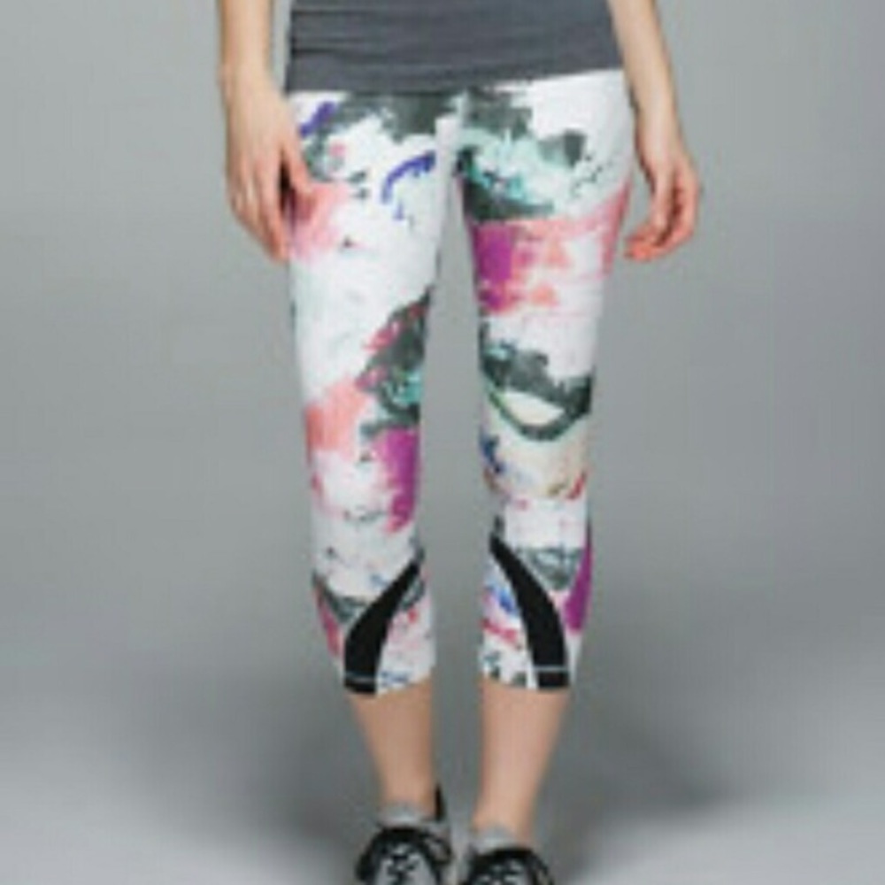 🚫SOLDLululemon Cropped Legging🚫 - Picture 2 of 2