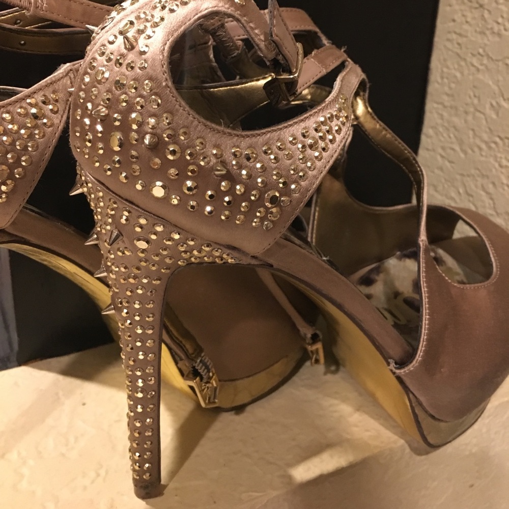 Heels - Picture 3 of 3