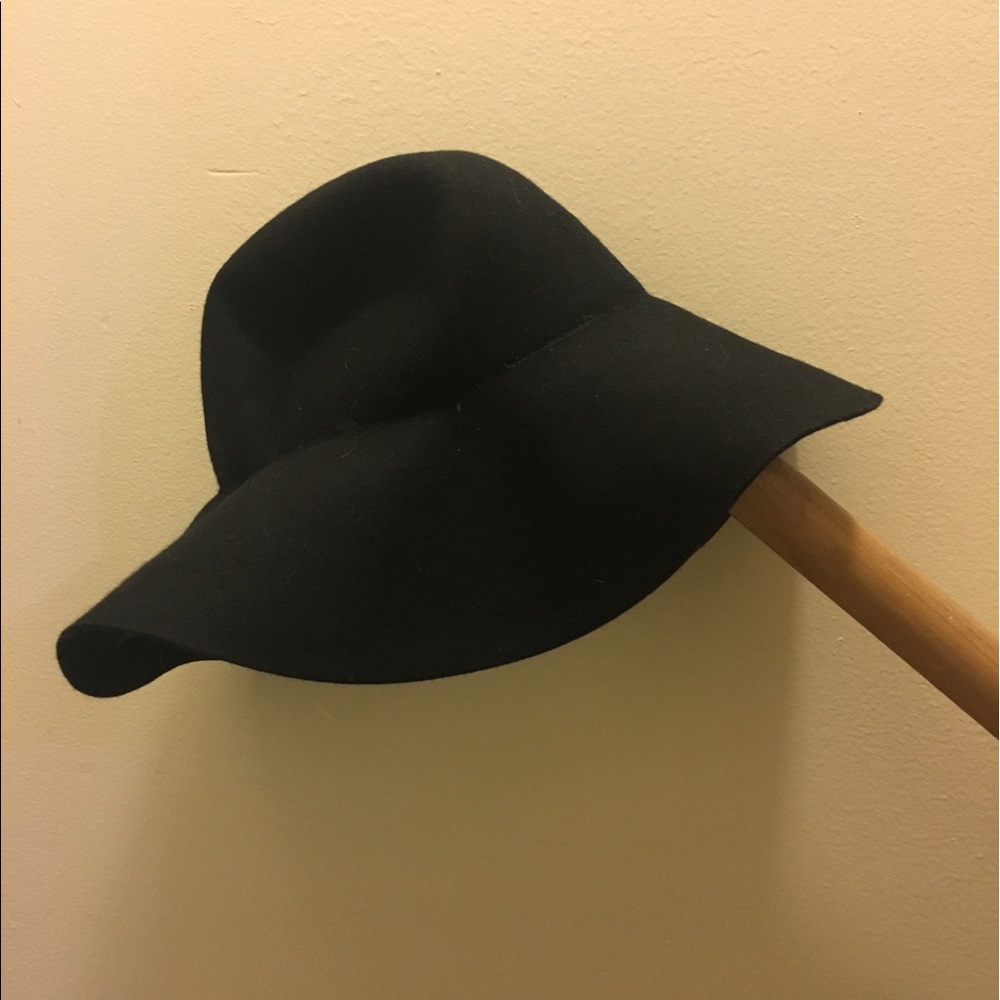 Floppy hat