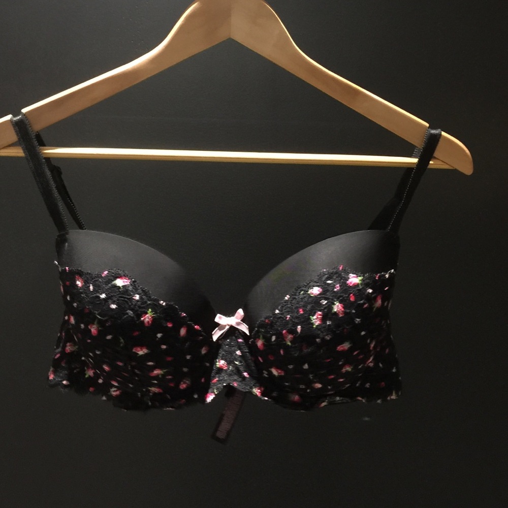 Used Victoria's secret 36D  Light cup bra,  Floral