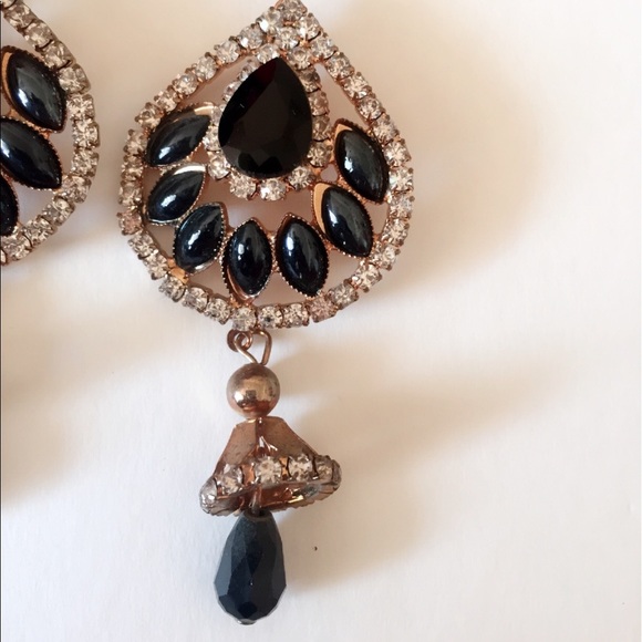 25% off 💍 B8 Black & White CZ Teardrop Earrings - Picture 2 of 5