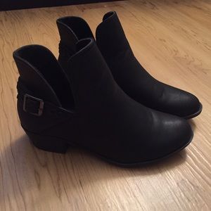 Size 6 black booties from JustFab.com