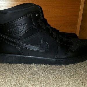 Jordan Mid 1 All Black