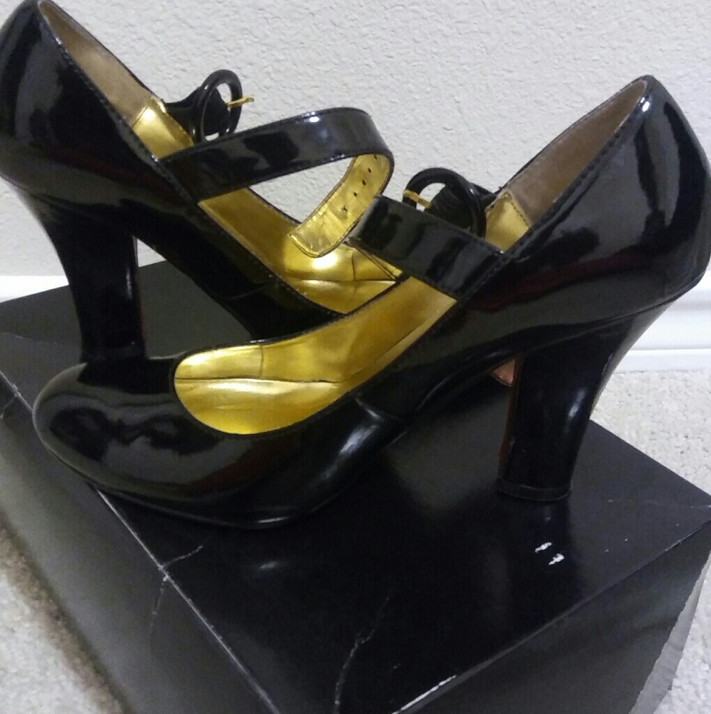 ! Black Patent Leather Red Bottom Pumps !