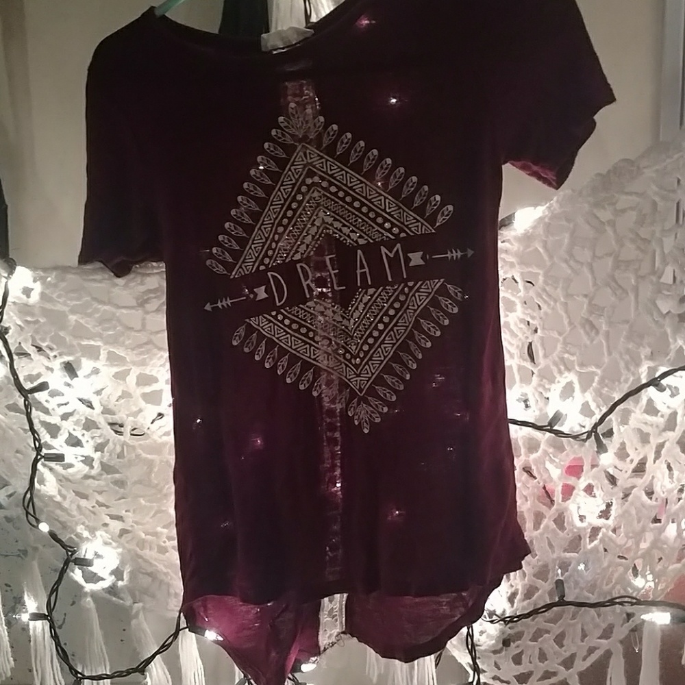 Maroon graphic t-shirt
