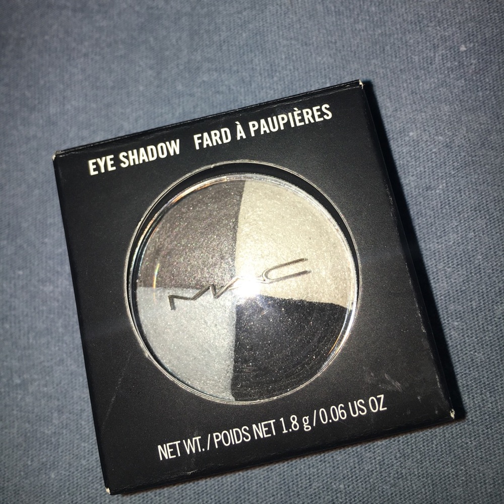 MAC eyeshadow quad