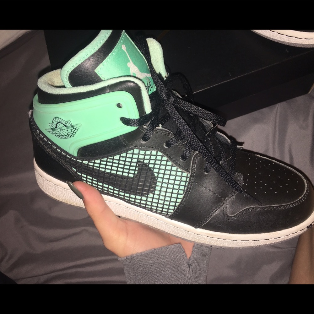 Air Jordan 1 Green Glow