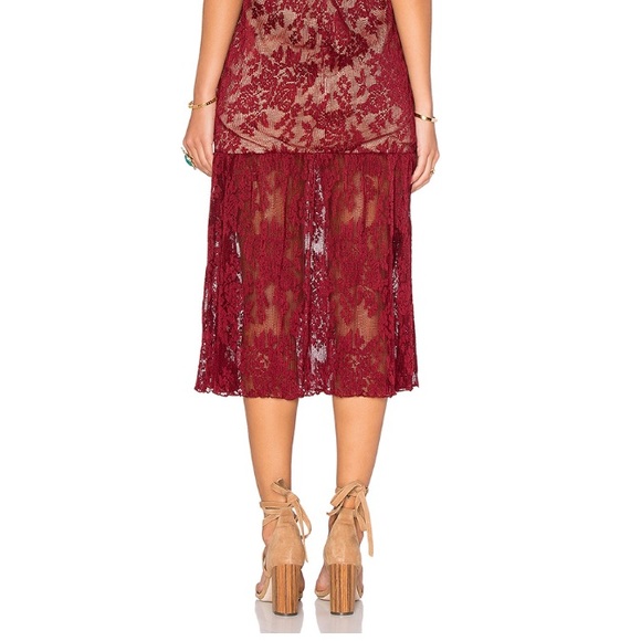 RED LACE MIDI DRESS - Picture 4 of 10