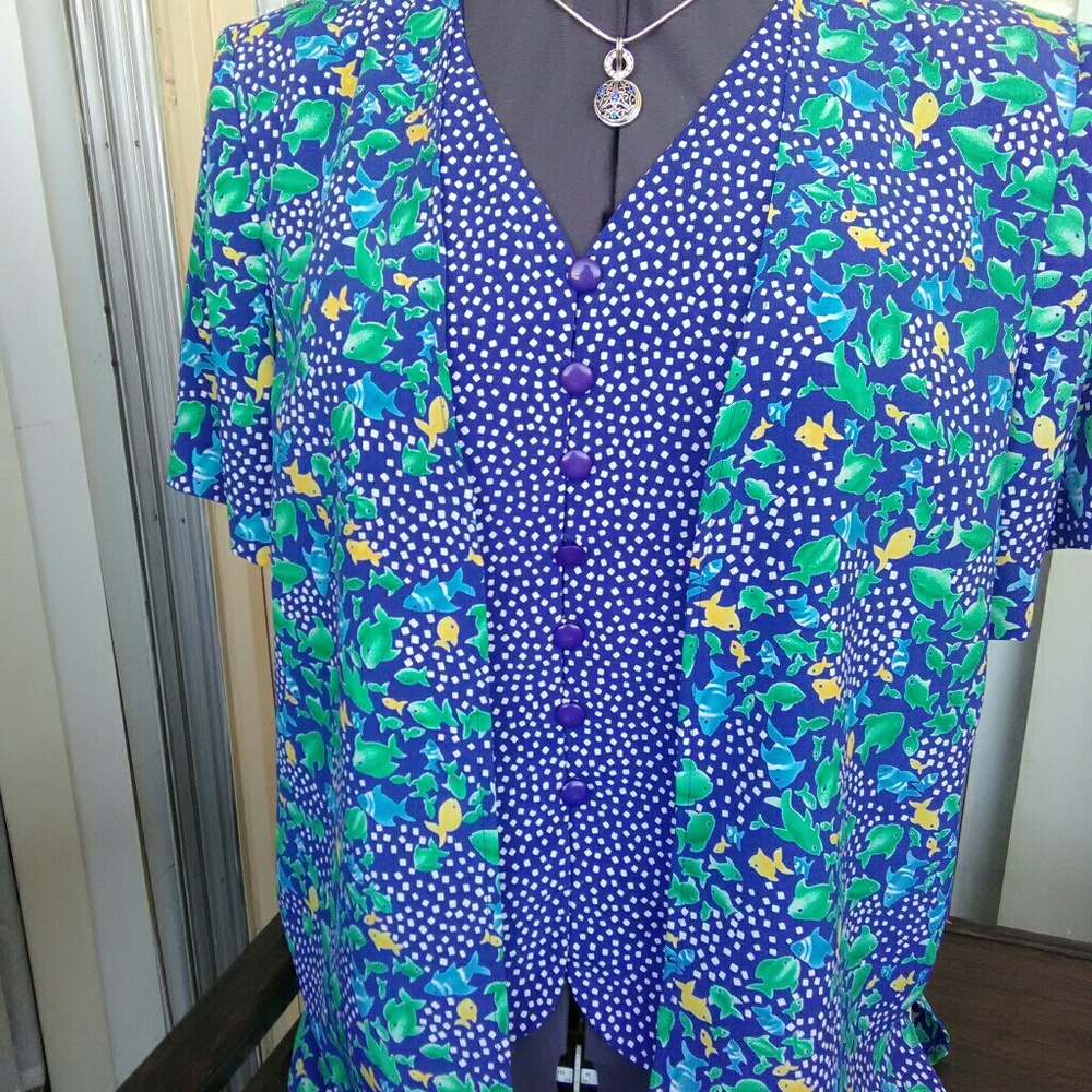 Cute blouse size 16
