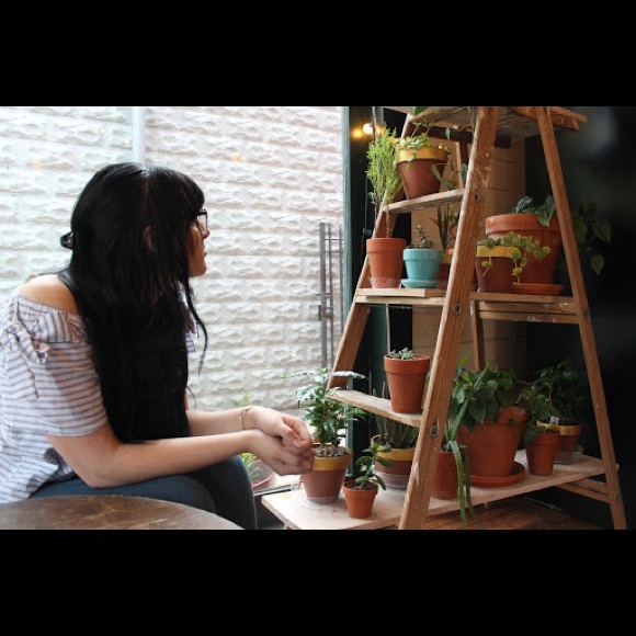 Meet your Posher, Julia - Picture 3 of 5