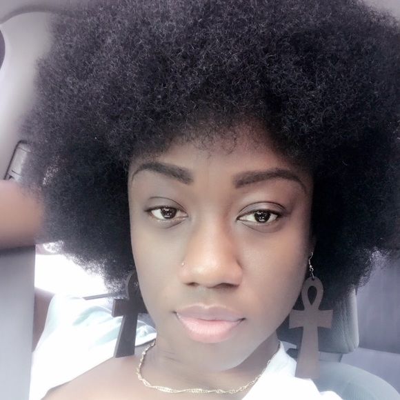 Meet your Posher, Jerina - Picture 2 of 4