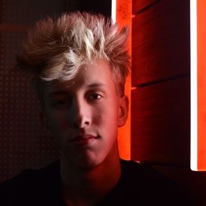 Meet your Posher, Dempsey