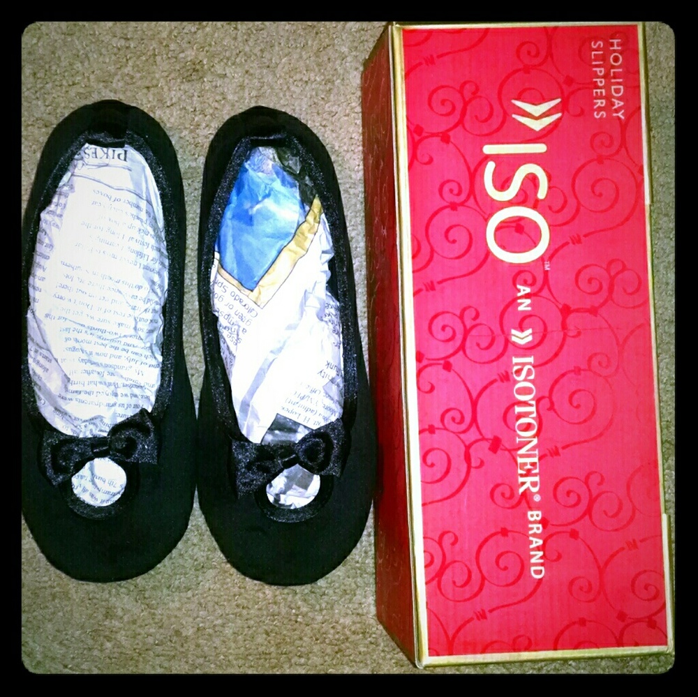Isotoner holiday black slippers