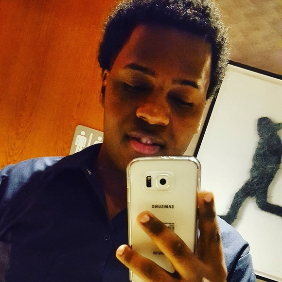 Meet your Posher, Carlos - Picture 1 of 1