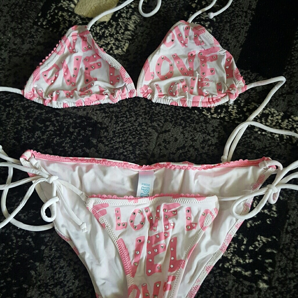 VS Pink bikini
