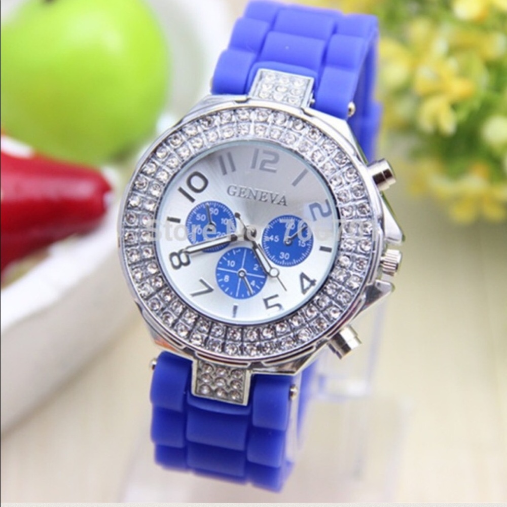 🌺 CLASSIC BLUE WATCH W. RHINESTONES 🌺