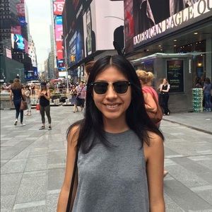 Meet your Posher, Selena