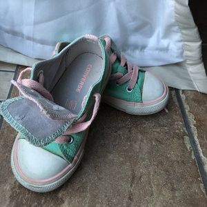 Toddler size 7 converse all stars