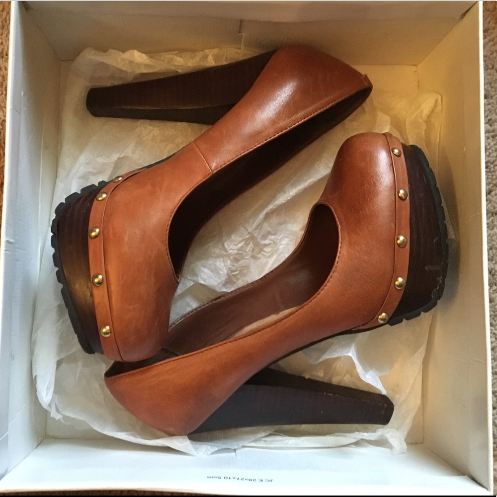 STEVE MADDEN CARRLY COGNAC HEELS