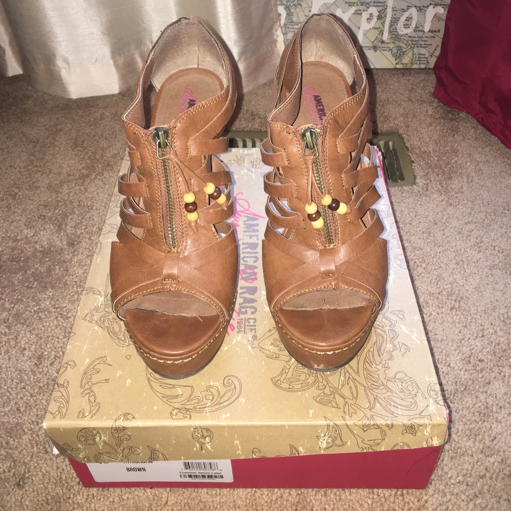 AMERICAN RAG BROWN SANDALS
