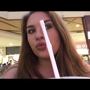 Meet your Posher, Cora