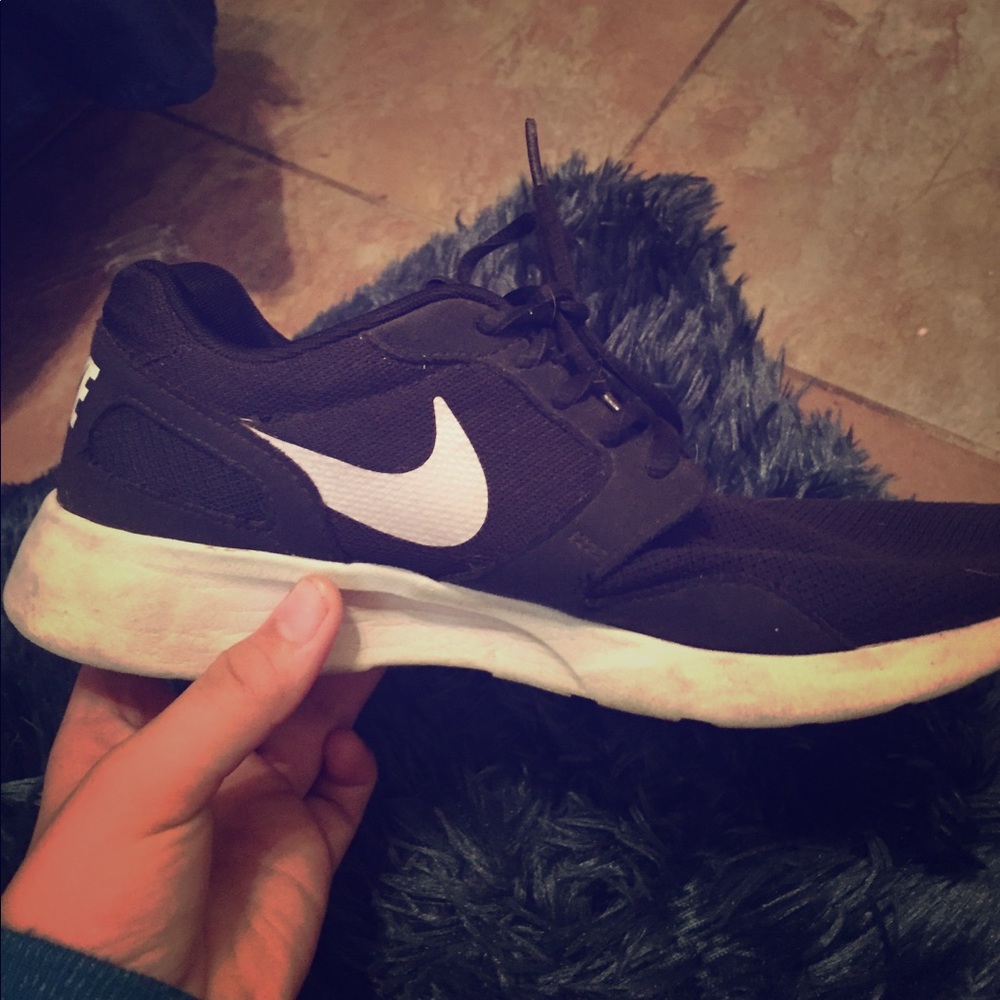 Nike kaishies tennis shoes