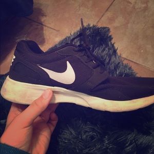 Nike kaishies tennis shoes