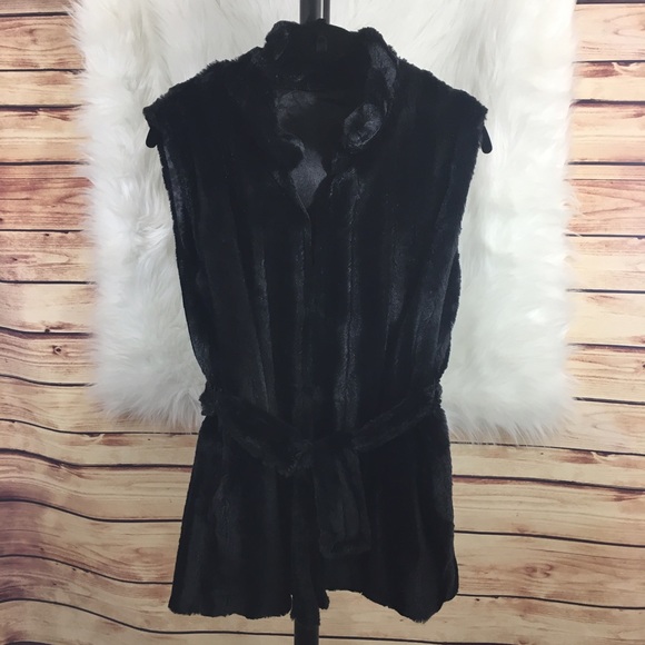 Jackets & Blazers - Black faux fur vest (preloved)